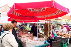 Dolac - vivace e pittoresco mercato del centro Zagabria